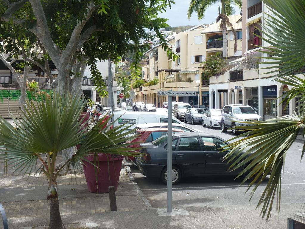 Apartamento Au Meublé des Roches Saint-Gilles-les-Bains Exterior foto